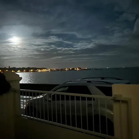 Jean Michele Neuve En Front De *