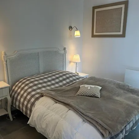 Jean Michele Neuve En Front De ヴィラ