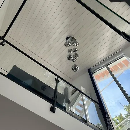 Jean Michele Neuve En Front De ヴィラ フラ