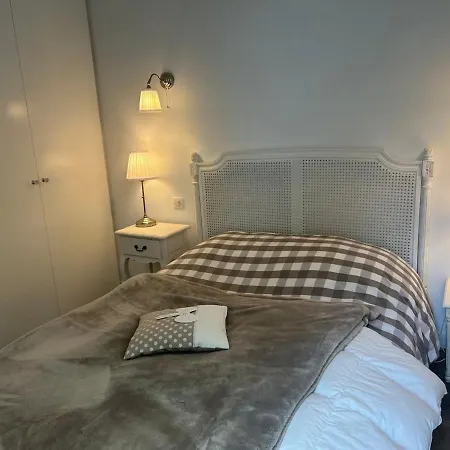 Jean Michele Neuve En Front De Villa