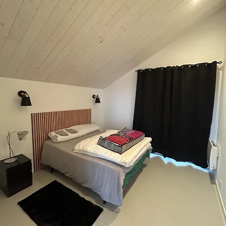 Jean Michele Neuve En Front De Villa *