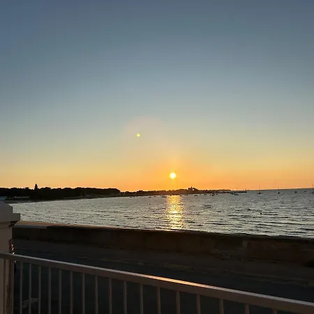 Jean Michele Neuve En Front De ヴィラ フラ