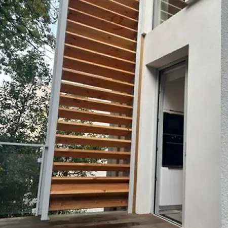 Jean Michele Neuve En Front De ヴィラ