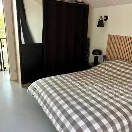 Jean Michele Neuve En Front De *