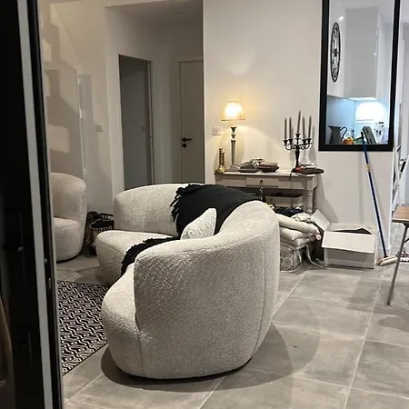 Jean Michele Neuve En Front De Villa